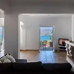 Parikia Cove Mansion Vila *