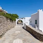 Vila Parikia Cove Mansion